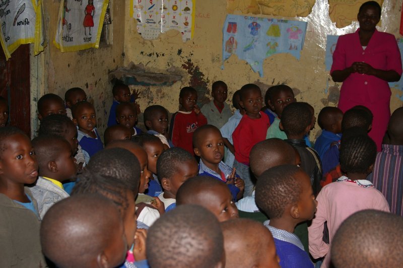 Support 6 community library centres in Kenyan slum GlobalGiving