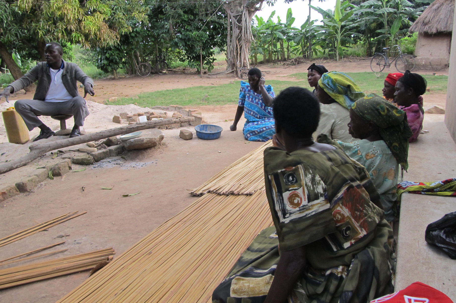 Create 100 bee farmers in NakasongolaUganda GlobalGiving