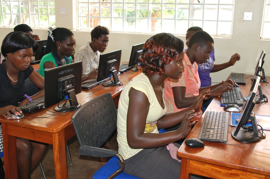 Hands on computer classes for 1800 Kenyan Girls GlobalGiving