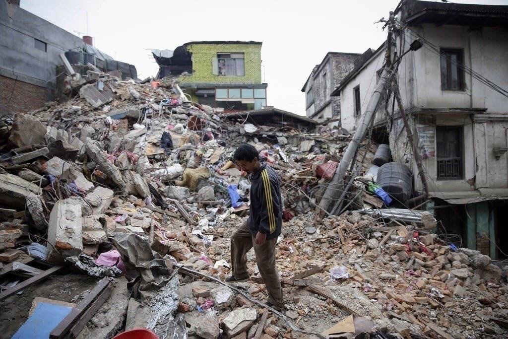 帮助2015年阿富汗地震的受害者