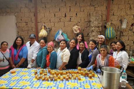 Empower Ecuadorian Women to Elevate Communities