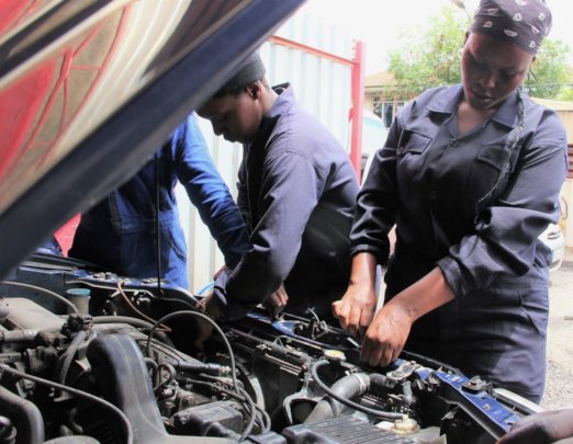 Training female car mechanics in Nairobi slum