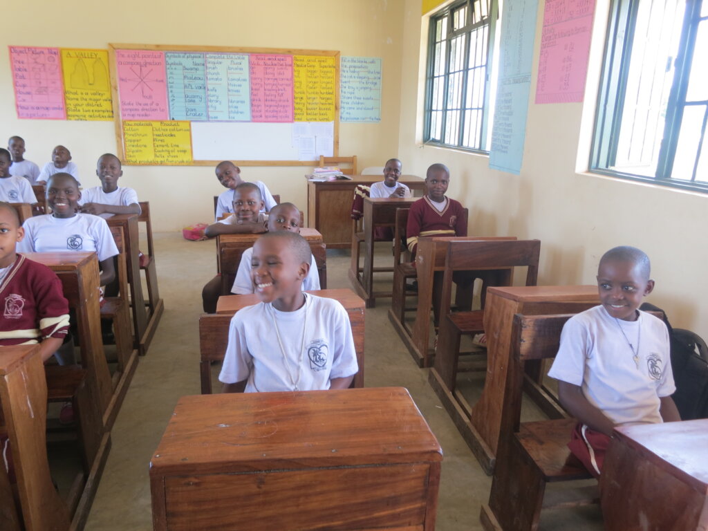 Help buy 170 desks needed NOW due to Covid rules. GlobalGiving