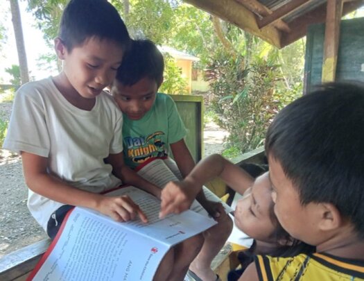 Help Struggling Filipino Kids Read
