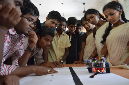 Support a unique education model in rural India