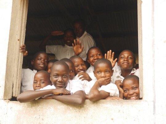 PORRIDGE AND DESKS FOR PRIMARY SCHOOL PUPILS
