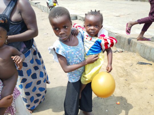 Porridge to IDP malnourrished children in RDCongo
