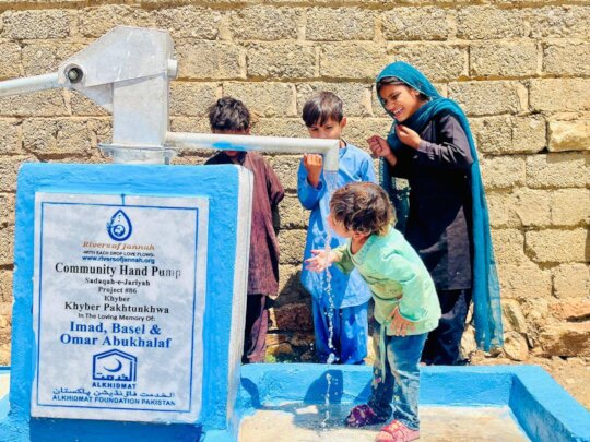 Build 100 Hand Pumps in Pakistan