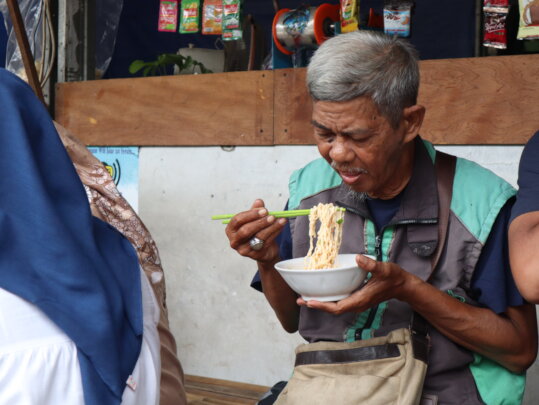 Support Free Lunch Program for Low Income Workers