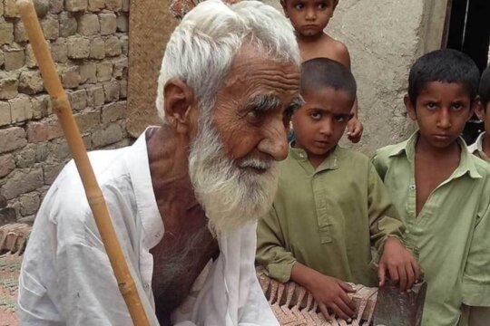 Providing monthly medicines to vulnerable seniors