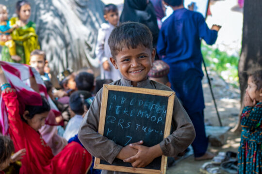 Help 3,000 Children in Pakistan Go to School