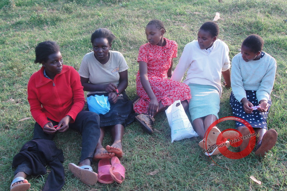 Sanitary towels progrm to 1000 poor girls in Kenya GlobalGiving